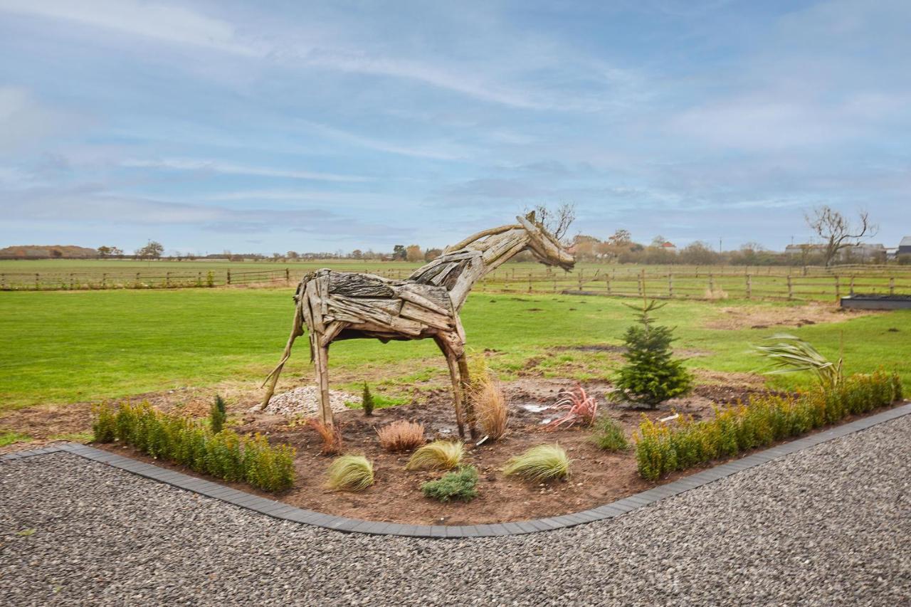 Host & - The Stables Holiday home *